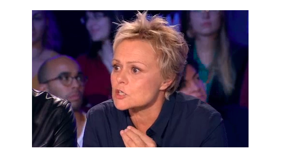 Muriel Robin s'en prend à Charles Consigny sur le plateau d'"On n'est pas couché" sur France 2, le 20 octobre 2018.