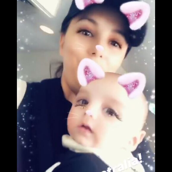 Eva Longoria et son fils Santiago quittent l'Australie. Instagram, le 23 octobre 2018