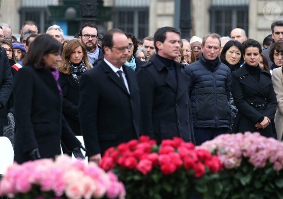 Anne Hidalgo, François Hollande, Manuel Valls - Hommage rendu aux victimes des attentats de janvier et de novembre 2015, place de la République à Paris, le 10 janvier 2016.  ©Dominique Jacovides/Bestimage.