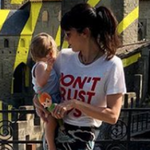 Nolwenn Leroy et son fiils Marin (1 an) à Carcassonne, le 11 juillet 2018.