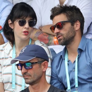 Nolwenn Leroy et son compagnon Arnaud Clément dans les tribunes des Internationaux de France de Tennis de Roland Garros à Paris, le 10 juin 2018. © Dominique Jacovides - Cyril Moreau/Bestimage