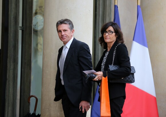 Claude Puel et sa femme au Palais de l'Elysée par le Président de la République, François Hollande, le 9 octobre 2013.