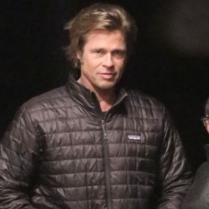 Exclusif - Brad Pitt au volant d'une belle Karman Ghia Volkswagen sur le tournage du film Once Upon a Time in Hollywood, le 24 octobre 2018