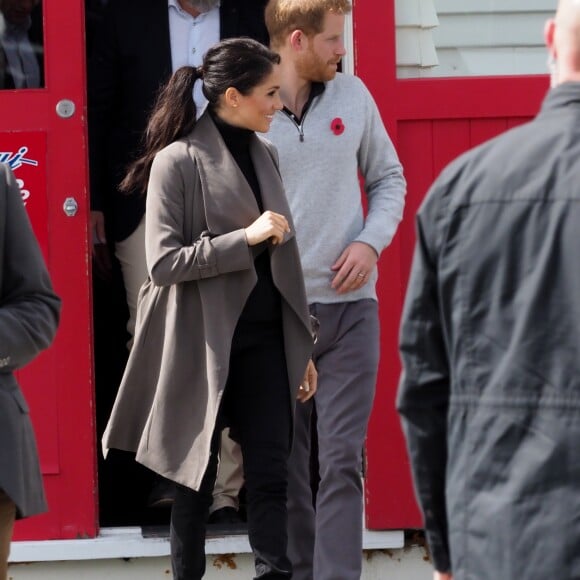 Le prince Harry, duc de Sussex, et Meghan Markle, duchesse de Sussex, enceinte se rendent au Maranui Café à Wellington, Nouvelle-Zélande, le 28 octobre 2018.