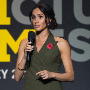 Meghan Markle, duchesse de Sussex, enceinte, assiste à la cérémonie de clôture des Invictus Games 2018 à Sydney, le 27 octobre 2018.