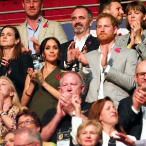 Le prince Harry, duc de Sussex, et Meghan Markle, duchesse de Sussex, enceinte, assistent à la cérémonie de clôture des Invictus Games 2018 à Sydney, le 27 octobre 2018.