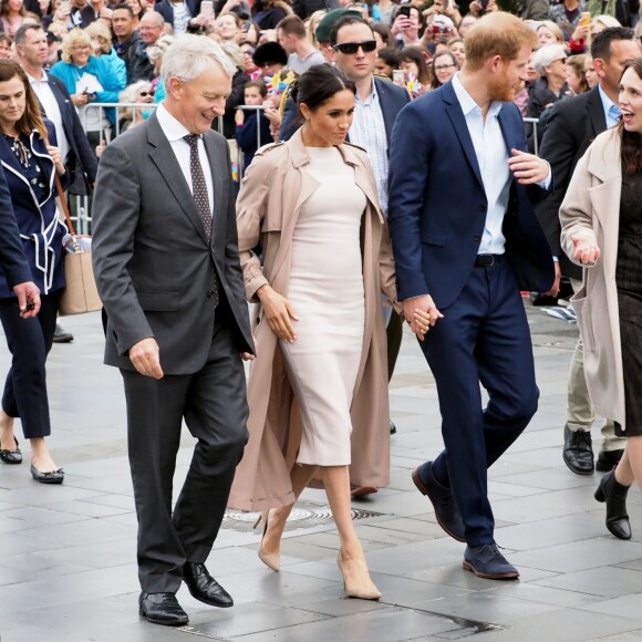 Le prince Harry, duc de Sussex, et Meghan Markle, duchesse de Sussex, ont été accueillis par une foule de supporters au Viaduct Harbour à Auckland, Nouvelle-Zélande, le 30 octobre 2018.