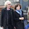 Danièle Évenou et son compagnon Jean-Pierre Baiesi lors des obsèques de Véronique Colucci au cimetière communal de Montrouge, le 12 avril 2018.