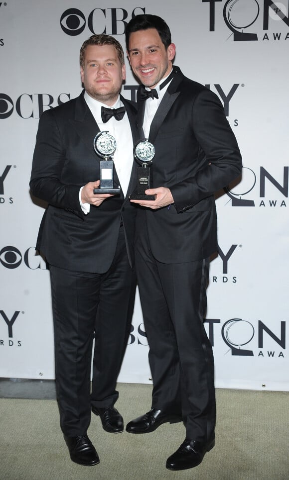James Corden et Steve Kazee aux Tony Awards à New York. Le 10 juin 2012.