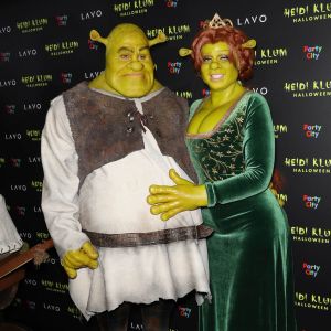 Heidi Klum et son compagnon Tom Kaulitz déguisés en Fiona et Shrek - 19ème soirée d'Halloween de Heidi Klum à New York, le 31 octobre 2018.