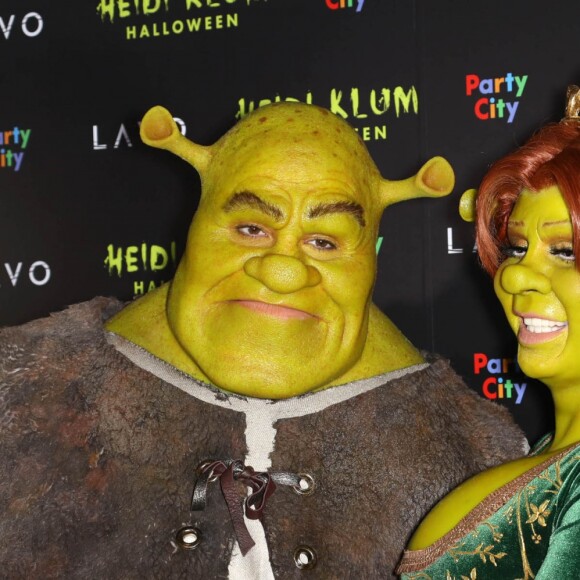 Heidi Klum et son compagnon Tom Kaulitz déguisés en Fiona et Shrek - 19ème soirée d'Halloween de Heidi Klum à New York, le 31 octobre 2018.