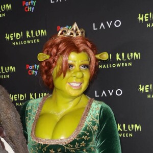 Heidi Klum et son compagnon Tom Kaulitz déguisés en Fiona et Shrek - 19ème soirée d'Halloween de Heidi Klum à New York, le 31 octobre 2018.