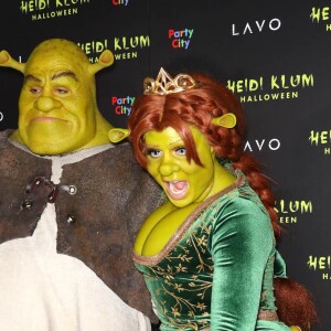 Heidi Klum et son compagnon Tom Kaulitz déguisés en Fiona et Shrek - 19ème soirée d'Halloween de Heidi Klum à New York, le 31 octobre 2018.