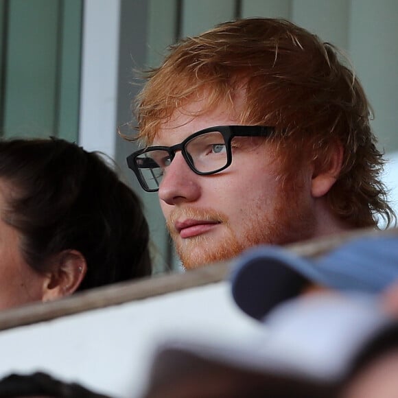 Ed Sheeran et sa compagne Cherry Seaborn lors du match de football entre Aston Villa et Ipswich, le 21 avril 2018.