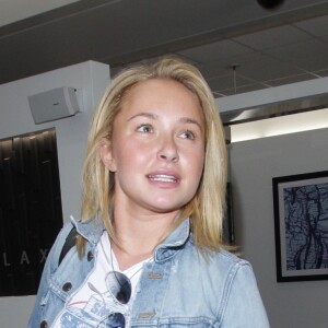 Exclusif - Hayden Panettiere et son compagnon Brian Hickerson arrivent à l'aéroport de Los Angeles (LAX) le 19 octobre 2018.