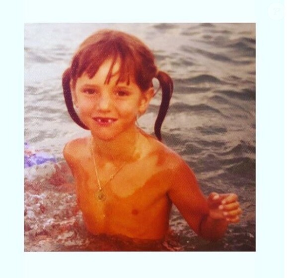 Sandrine Kiberlain publie une photo d'elle enfant sur Instagram le 30 octobre 2018.
