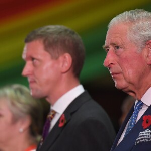 Le prince Charles, prince de Galles participe à un salon des jeunes entrepreneurs à Accra au Ghana le 5 novembre 2018.