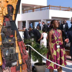 Le prince Charles participe à une réunion sur les matières plastiques à Accra lors de son voyage au Ghana le 5 novembre 2018.