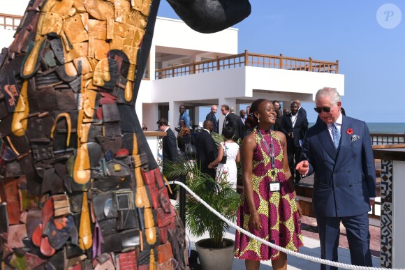 Le prince Charles participe à une réunion sur les matières plastiques à Accra lors de son voyage au Ghana le 5 novembre 2018.