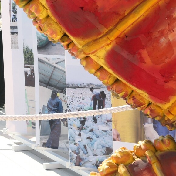 Le prince Charles, prince de Galles participe à une réunion sur les matières plastiques à Accra lors de son voyage au Ghana le 5 novembre 2018.