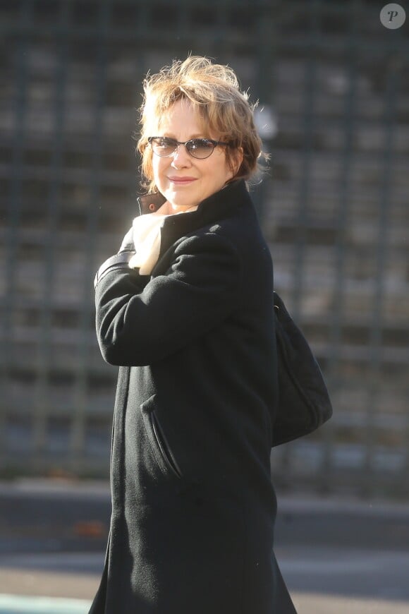 Nathalie Baye - Arrivées des personnalités en l'église de La Madeleine pour les obsèques de Johnny Hallyday à Paris. Le 9 décembre 2017.