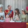 Le prince Charles avec ses fils les princes Harry et William et la famille royale au balcon du palais de Buckingham le 9 juin 2018 lors de la parade Trooping the Colour.