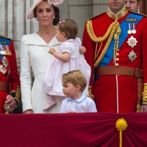 Le prince Charles avec le prince William, la duchesse Catherine de Cambridge, le prince George et la princesse Charlotte au balcon du palais de Buckingham lors de la parade "Trooping The Colour" à l'occasion du 90e anniversaire de la reine le 11 juin 2016 à Londres.