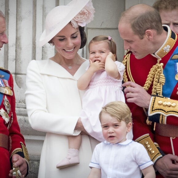 Le prince Charles avec le prince William, la duchesse Catherine de Cambridge, le prince George et la princesse Charlotte au balcon du palais de Buckingham lors de la parade "Trooping The Colour" à l'occasion du 90e anniversaire de la reine le 11 juin 2016 à Londres.