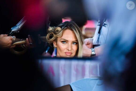 Candice Swanepoel - Coulisses du défilé Victoria's Secret 2018 à New York. Le 8 novembre 2018.