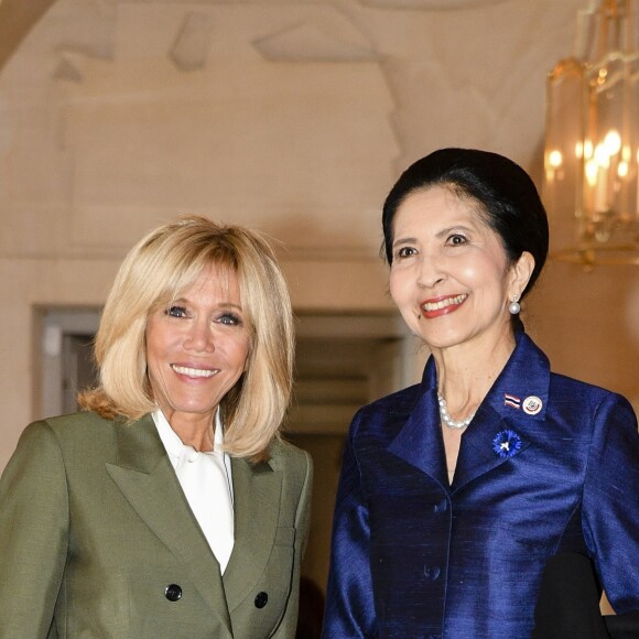 Brigitte Macron, Naraphon Chan-ocha (femme du premier ministre de Thaïlande) lors du déjeuner des conjoints de chefs d'Etat et de gouvernement présents à la cérémonie internationale du centenaire de l'armistice de 1918 au château de Versailles le 11 novembre 2018. © Pierre Perusseau / Bestimage