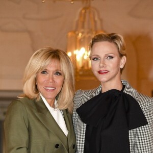 Brigitte Macron et la princesse Charlene de Monaco lors du déjeuner des conjoints de chefs d'Etat et de gouvernement présents à la cérémonie internationale du centenaire de l'armistice de 1918 au château de Versailles le 11 novembre 2018. © Pierre Perusseau / Bestimage sailles