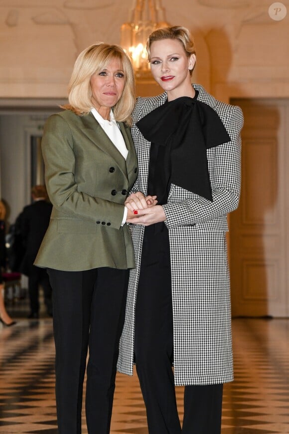 Brigitte Macron et la princesse Charlene de Monaco lors du déjeuner des conjoints de chefs d'Etat et de gouvernement présents à la cérémonie internationale du centenaire de l'armistice de 1918 au château de Versailles le 11 novembre 2018. © Pierre Perusseau / Bestimage