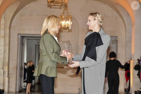 Brigitte Macron et la princesse Charlene de Monaco lors du déjeuner des conjoints de chefs d'Etat et de gouvernement présents à la cérémonie internationale du centenaire de l'armistice de 1918 au château de Versailles le 11 novembre 2018. © Pierre Perusseau / Bestimage