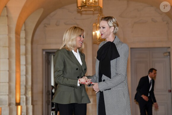 Brigitte Macron et la princesse Charlene de Monaco lors du déjeuner des conjoints de chefs d'Etat et de gouvernement présents à la cérémonie internationale du centenaire de l'armistice de 1918 au château de Versailles le 11 novembre 2018. © Pierre Perusseau / Bestimage