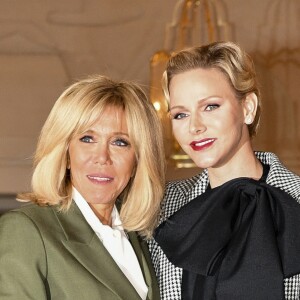 Brigitte Macron et la princesse Charlene de Monaco lors du déjeuner des conjoints de chefs d'Etat et de gouvernement présents à la cérémonie internationale du centenaire de l'armistice de 1918 au château de Versailles le 11 novembre 2018. © Pierre Perusseau / Bestimage