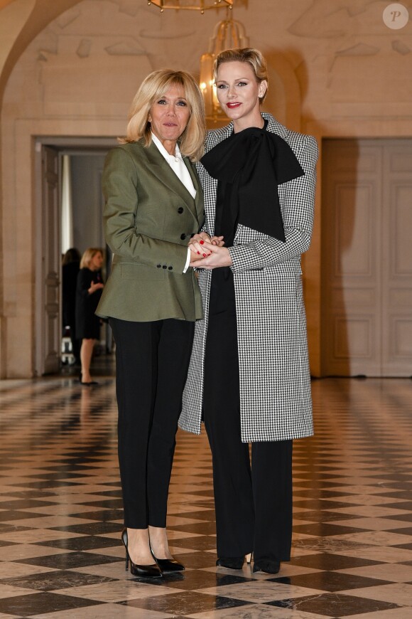 Brigitte Macron et la princesse Charlene de Monaco lors du déjeuner des conjoints de chefs d'Etat et de gouvernement présents à la cérémonie internationale du centenaire de l'armistice de 1918 au château de Versailles le 11 novembre 2018. © Pierre Perusseau / Bestimage