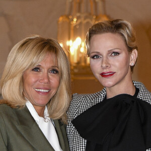 Brigitte Macron et la princesse Charlene de Monaco lors du déjeuner des conjoints de chefs d'Etat et de gouvernement présents à la cérémonie internationale du centenaire de l'armistice de 1918 au château de Versailles le 11 novembre 2018. © Pierre Perusseau / Bestimage