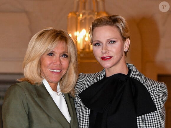 Brigitte Macron et la princesse Charlene de Monaco lors du déjeuner des conjoints de chefs d'Etat et de gouvernement présents à la cérémonie internationale du centenaire de l'armistice de 1918 au château de Versailles le 11 novembre 2018. © Pierre Perusseau / Bestimage