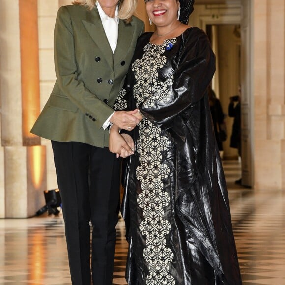 Brigitte Macron et Lalla Malika Issoufou (Femme du président du Niger) lors du déjeuner des conjoints de chefs d'Etat et de gouvernement présents à la cérémonie internationale du centenaire de l'armistice de 1918 au château de Versailles le 11 novembre 2018. © Pierre Perusseau / Bestimage