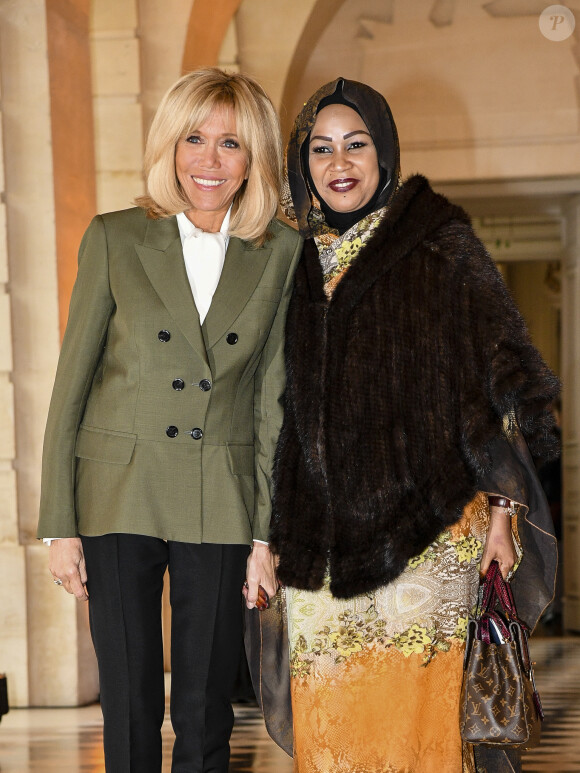 Brigitte Macron et Hinda Deby Itno (Femme du président tchadien) lors du déjeuner des conjoints de chefs d'Etat et de gouvernement présents à la cérémonie internationale du centenaire de l'armistice de 1918 au château de Versailles le 11 novembre 2018. © Pierre Perusseau / Bestimage