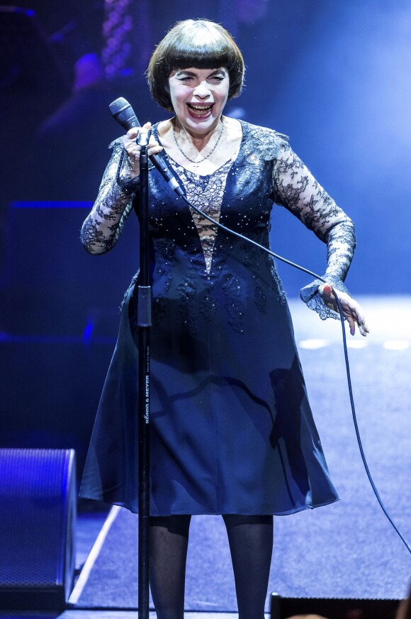 Mireille Mathieu en concert à Hanovre, en Allemagne, le 7 mai 2018