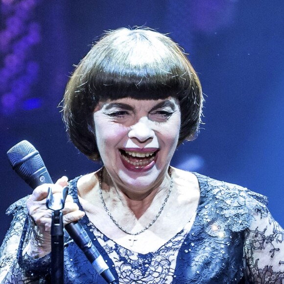 Mireille Mathieu en concert à Hanovre, en Allemagne, le 7 mai 2018