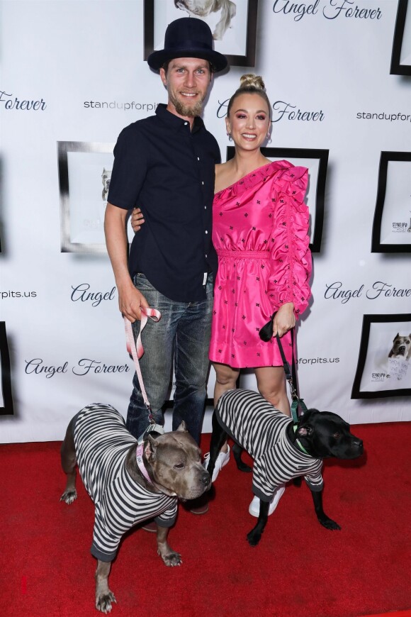 Ryan Sweeting et sa femme Kaley Cuoco à la 8ème soirée annuelle Stand Up For Pits au Hollywood Improv Comedy Club à Los Angeles, le 11 novembre 2018