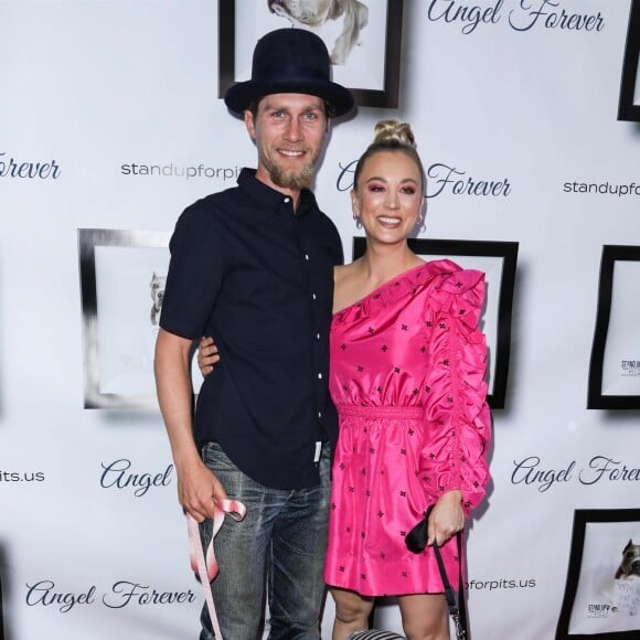 Ryan Sweeting et sa femme Kaley Cuoco à la 8ème soirée annuelle Stand Up For Pits au Hollywood Improv Comedy Club à Los Angeles, le 11 novembre 2018