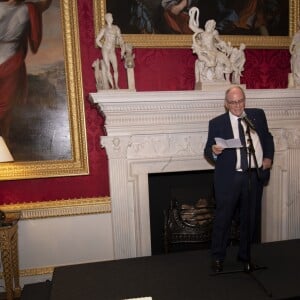 Le prince Charles, prince de Galles, et Camilla Parker Bowles, duchesse de Cornouailles, lors de la présentation d'un livre de photographies d'Arthur Edwards pour les 70 ans du prince à Londres le 14 novembre 2018.