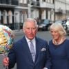 Le prince Charles a reçu un cadeau en arrivant à la Spencer House pour une réception honorant 70 personnes à l'occasion de son 70e anniversaire, le 14 novembre 2018 à Londres.