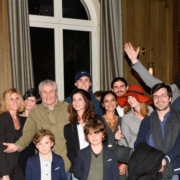 Claude Lelouch avec sa compagne Valérie Perrin, sa soeur Martine Lelouch, ses filles Stella Lelouch, Shaya Lelouch, Sabaya Lelouch, Salomé Lelouch, Sarah Lelouch, ses fils Sachka Lelouch, Simon Lelouch et ses petits-enfants - Le réalisateur français C. Lelouch célèbre ses 80 ans au restaurant Victoria à Paris, France, le 30 octobre 2017. © Coadic Guirec/Bestimage