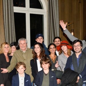 Claude Lelouch avec sa compagne Valérie Perrin, sa soeur Martine Lelouch, ses filles Stella Lelouch, Shaya Lelouch, Sabaya Lelouch, Salomé Lelouch, Sarah Lelouch, ses fils Sachka Lelouch, Simon Lelouch et ses petits-enfants - Le réalisateur français C. Lelouch célèbre ses 80 ans au restaurant Victoria à Paris, France, le 30 octobre 2017. © Coadic Guirec/Bestimage