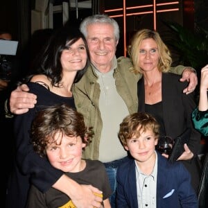 Claude Lelouch avec ses filles, Salomé Lelouch et Sarah Lelouch et ses petits-enfants - Le réalisateur français C. Lelouch célèbre ses 80 ans au restaurant Victoria à Paris, France, le 30 octobre 2017. © Coadic Guirec/Bestimage