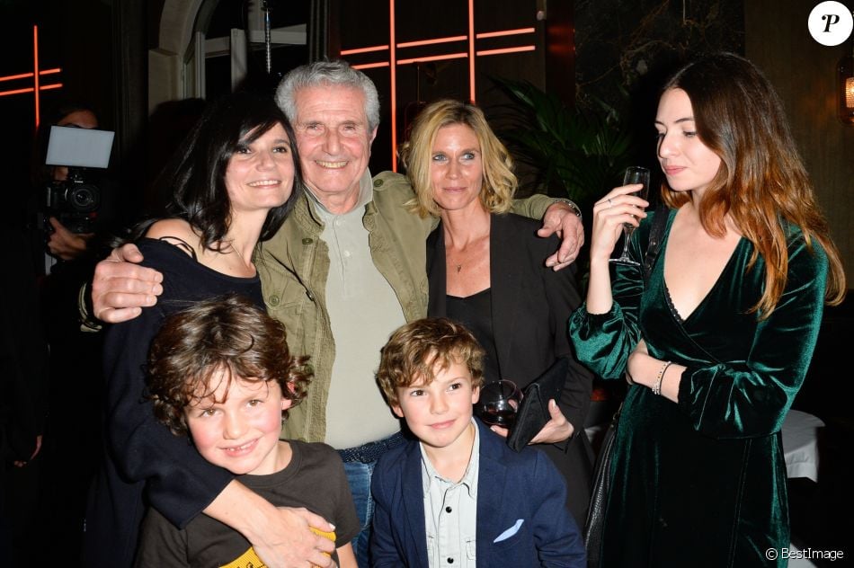 Claude Lelouch avec ses filles, Salomé Lelouch et Sarah Lelouch et ses petitsenfants Le